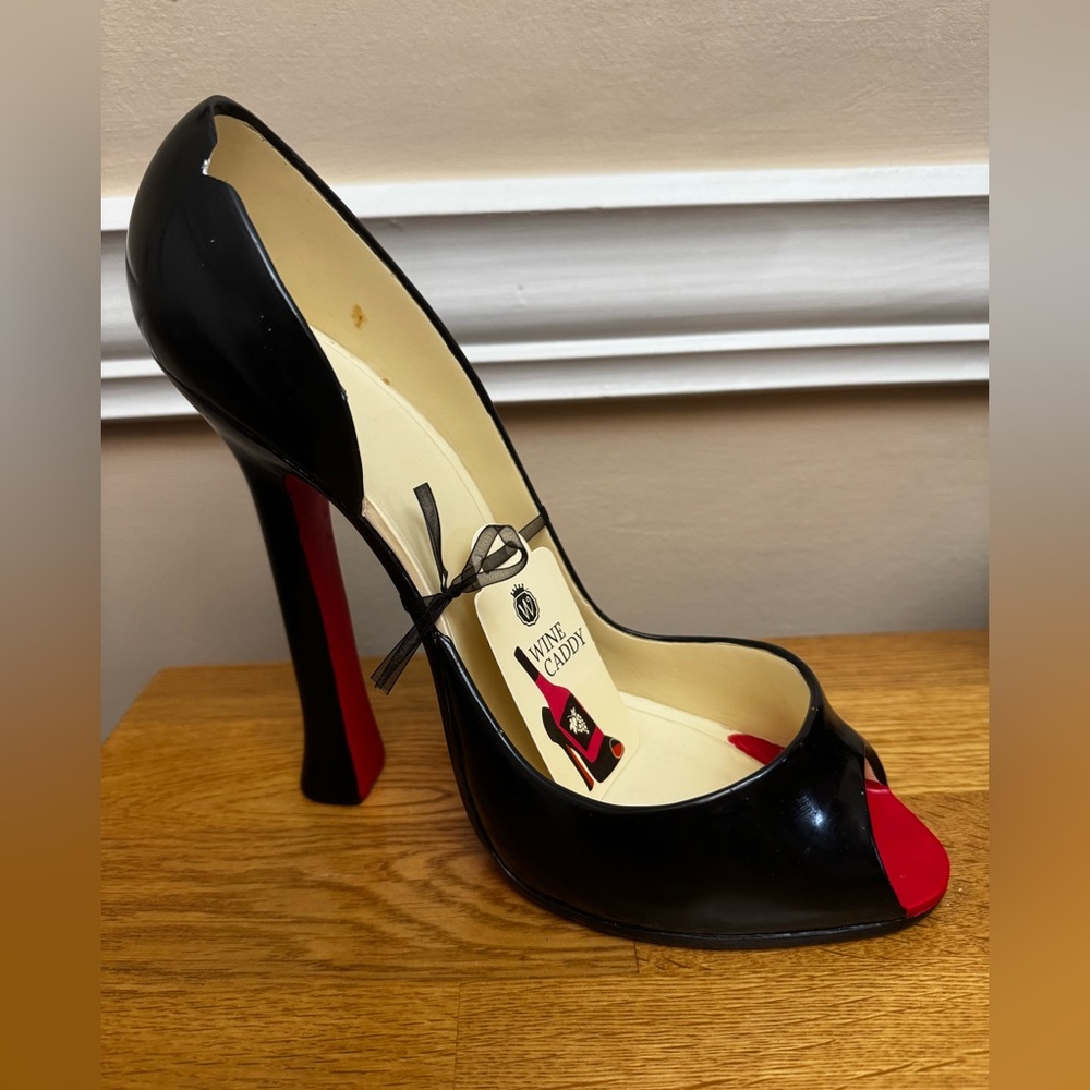 New Wild Eye Black High Heel Wine Bottle Holder (Chipped Inner)